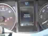 2018 Toyota Tacoma SR5 z VIN 5TFDZ5BN4JX036781, wystawiony jako IAAI lot #43357941 z przebiegiem 49 583 mil mil oraz . Historia ofert i sprzedaży dostępna na DreamBid. Obrazek 16.