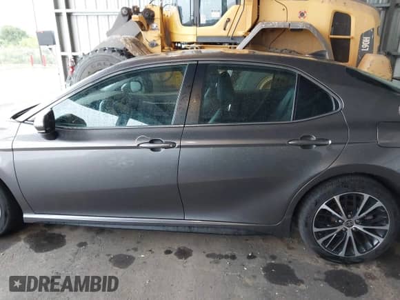 2020 Toyota Camry SE z VIN 4T1G11AK0LU510066, wystawiony jako IAAI lot #43169363 z przebiegiem 88 046 mil mil oraz . Historia ofert i sprzedaży dostępna na DreamBid. Obrazek 15.