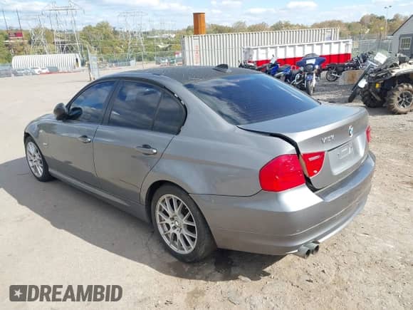 2011 BMW 3 Series 328i xDrive с VIN WBAPK7C55BA818603, выставлен на аукционе IAAI как лот 43533442 с пробегом 147 724 миль миль и . История ставок и продаж доступна на DreamBid. Изображение 15.