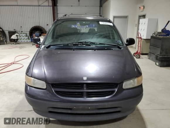 1996 Dodge Caravan SE z VIN 2B4GP4532TR845170, wystawiony jako Copart lot #79680774 z przebiegiem Nie podano mil oraz Szkoda całkowita • Salvage title. Historia ofert i sprzedaży dostępna na DreamBid. Obrazek 5.