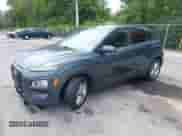 2020 Hyundai Kona SE z VIN KM8K12AA0LU473365, wystawiony jako IAAI lot #42940726 z przebiegiem Nie podano mil oraz . Historia ofert i sprzedaży dostępna na DreamBid. Obrazek 20.