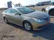 2014 Hyundai Sonata GLS z VIN 5NPEB4ACXEH838269, wystawiony jako IAAI lot #42968890 z przebiegiem 109 056 mil mil oraz . Historia ofert i sprzedaży dostępna na DreamBid. Obrazek 1.