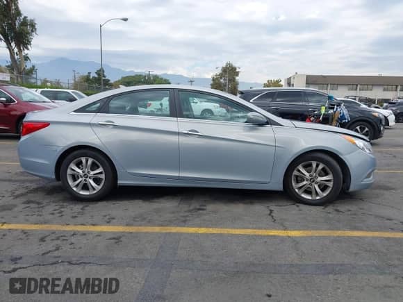 2011 Hyundai Sonata SE with VIN 5NPEC4AC5BH251664, listed as a IAAI auction lot 43401530 with 236,712 mi miles and . Bid and sale history available at DreamBid. Image 13.