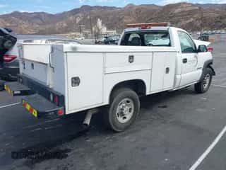 2005 Chevrolet Silverado 2500HD Work Truck with VIN 1GBHC24U55E306015, listed as a IAAI auction lot 43353745 with 107,546 mi miles and . Bid and sale history available at DreamBid. Image 4.