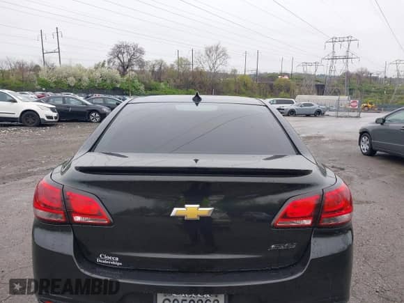 2015 Chevrolet SS z VIN 6G3F15RW2FL115219, wystawiony jako IAAI lot #41977920 z przebiegiem Nie podano mil oraz . Historia ofert i sprzedaży dostępna na DreamBid. Obrazek 17.