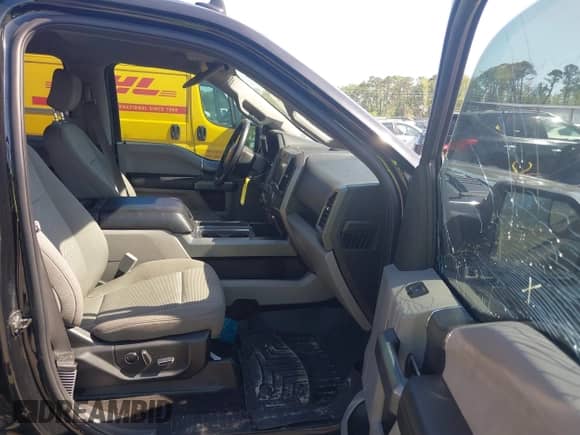 2018 Ford F-150 XL с VIN 1FTEW1CG2JFB51326, выставлен на аукционе IAAI как лот 42053317 с пробегом 50 507 миль миль и . История ставок и продаж доступна на DreamBid. Изображение 5.