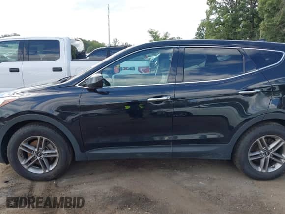2017 Hyundai Santa Fe 2.4L с VIN 5NMZTDLB5HH010764, выставлен на аукционе IAAI как лот 43052610 с пробегом 194 751 миль миль и . История ставок и продаж доступна на DreamBid. Изображение 14.