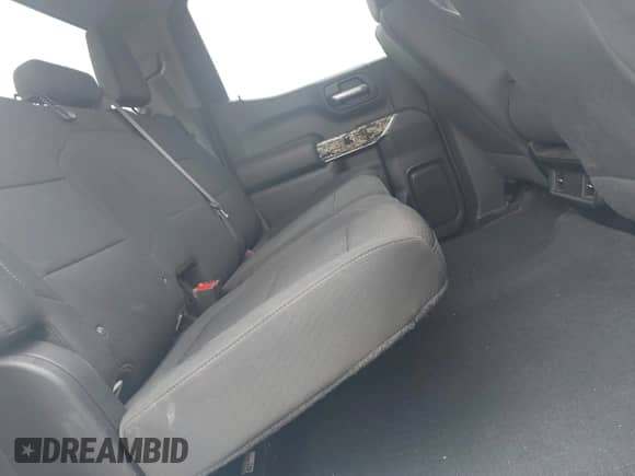 2022 Chevrolet Silverado 1500 Custom Trail Boss z VIN 3GCPYCEL6NG108492, wystawiony jako IAAI lot #42362191 z przebiegiem 46 701 mil mil oraz . Historia ofert i sprzedaży dostępna na DreamBid. Obrazek 8.