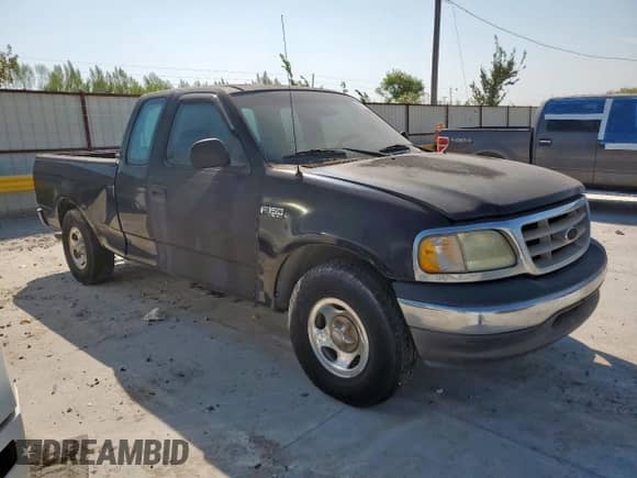 2002 Ford F-150 XL z VIN 1FTRX17282NB99126, wystawiony jako Copart lot #81027325 z przebiegiem 271 648 mil mil oraz Czysty tytuł • Clean title. Historia ofert i sprzedaży dostępna na DreamBid. Obrazek 4.