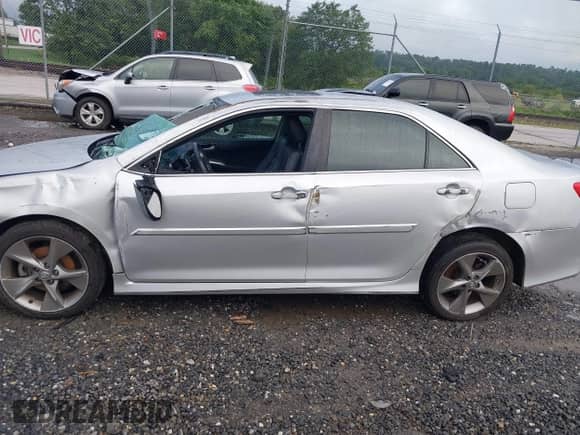 2014 Toyota Camry SE with VIN 4T1BF1FK8EU439626, listed as a IAAI auction lot 42985185 with 90,023 mi miles and . Bid and sale history available at DreamBid. Image 14.