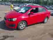 2012 Chevrolet Sonic LT z VIN 1G1JD5SB7C4113759, wystawiony jako IAAI lot #42963002 z przebiegiem 107 837 mil mil oraz . Historia ofert i sprzedaży dostępna na DreamBid. Obrazek 2.