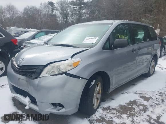 2012 Toyota Sienna с VIN 5TDKA3DC3CS009854, выставлен на аукционе IAAI как лот 41288863 с пробегом 148 729 миль миль и . История ставок и продаж доступна на DreamBid. Изображение 17.