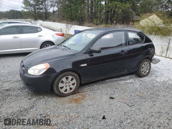 2010 Hyundai Accent GS z VIN KMHCM3AC8AU165926, wystawiony jako Copart lot #48303995 z przebiegiem 248 619 mil mil oraz Szkoda całkowita • Salvage title. Historia ofert i sprzedaży dostępna na DreamBid. Obrazek 1.
