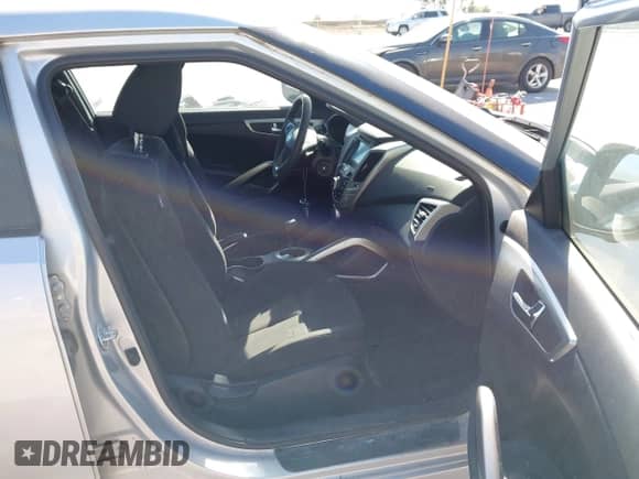2016 Hyundai Veloster с VIN KMHTC6AD6GU261091, выставлен на аукционе IAAI как лот 43418121 с пробегом 106 868 миль миль и . История ставок и продаж доступна на DreamBid. Изображение 5.