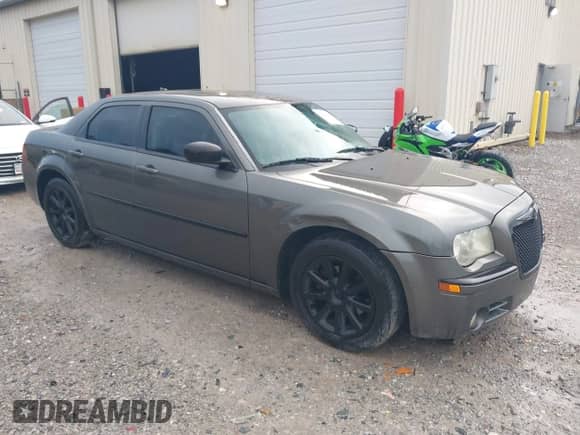 2008 Chrysler 300 Limited with VIN 2C3KA33G28H124038, listed as a IAAI auction lot 42538326 with 161,628 mi miles and . Bid and sale history available at DreamBid. Image 1.