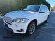 2017 BMW X5 xDrive35i z VIN 5UXKR0C57H0U53189, wystawiony jako Copart lot #89632215 z przebiegiem 231 738 mil mil oraz Czysty tytuł • Clean title. Historia ofert i sprzedaży dostępna na DreamBid. Obrazek 2.