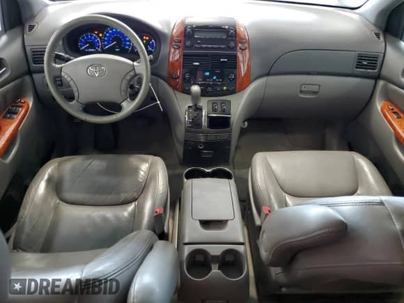 2010 Toyota Sienna XLE с VIN 5TDYK4CC3AS322737, выставлен на аукционе Copart как лот 71288485 с пробегом 307 807 миль миль и Списание • Salvage title. История ставок и продаж доступна на DreamBid. Изображение 8.