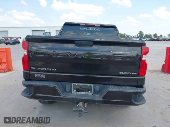 2020 Chevrolet Silverado 1500 Custom z VIN 1GCPWBEK0LZ157613, wystawiony jako IAAI lot #43247346 z przebiegiem 155 094 mil mil oraz . Historia ofert i sprzedaży dostępna na DreamBid. Obrazek 17.