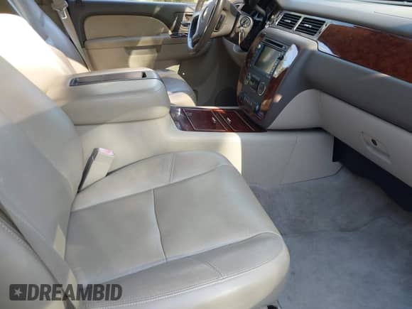 2010 Chevrolet Tahoe LTZ with VIN 1GNUKCE0XAR174233, listed as a IAAI auction lot 43380569 with 149,369 mi miles and . Bid and sale history available at DreamBid. Image 5.