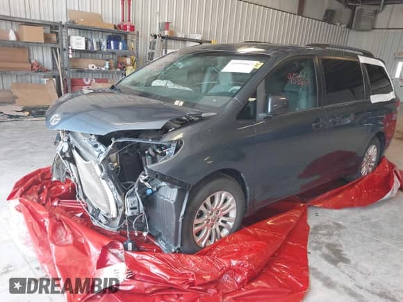 2014 Toyota Sienna XLE z VIN 5TDYK3DC2ES500586, wystawiony jako IAAI lot #41995867 z przebiegiem 148 861 mil mil oraz . Historia ofert i sprzedaży dostępna na DreamBid. Obrazek 17.