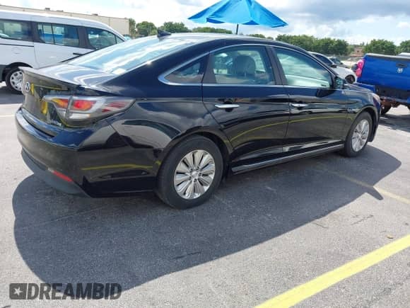 2017 Hyundai Sonata SE with VIN KMHE24L14HA047979, listed as a IAAI auction lot 43522199 with 112,707 mi miles and . Bid and sale history available at DreamBid. Image 4.