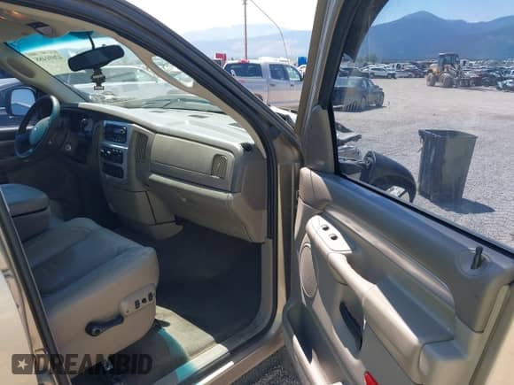 2004 Dodge 1500 SLT z VIN 1D7HU18D44J220882, wystawiony jako IAAI lot #42691488 z przebiegiem 206 416 mil mil oraz . Historia ofert i sprzedaży dostępna na DreamBid. Obrazek 5.