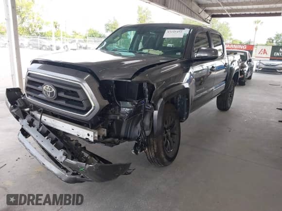 2023 Toyota Tacoma SR5 z VIN 3TMAZ5CN4PM206492, wystawiony jako IAAI lot #43245492 z przebiegiem 38 089 mil mil oraz . Historia ofert i sprzedaży dostępna na DreamBid. Obrazek 2.