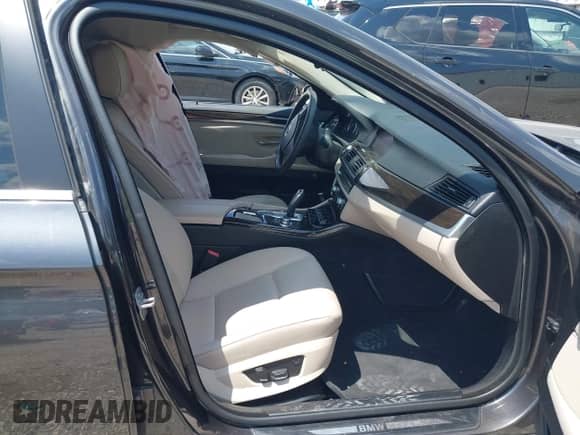 2013 BMW 5 Series 528i с VIN WBAXG5C54DDY37263, выставлен на аукционе IAAI как лот 42921913 с пробегом 142 178 миль миль и . История ставок и продаж доступна на DreamBid. Изображение 5.