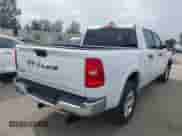 2025 Ram 1500 Big Horn z VIN 1C6RREFG1SN504598, wystawiony jako IAAI lot #42380514 z przebiegiem 7 657 mil mil oraz . Historia ofert i sprzedaży dostępna na DreamBid. Obrazek 4.