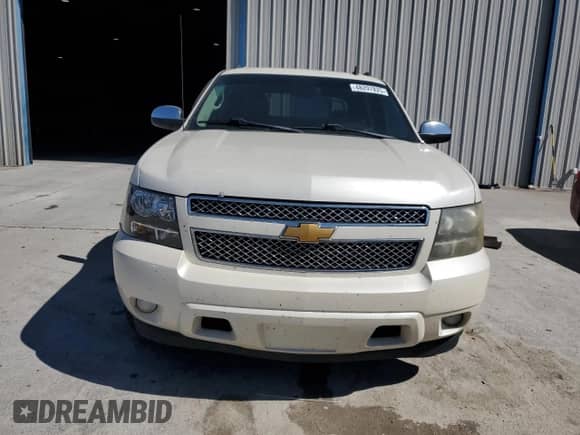 2008 Chevrolet Avalanche LTZ with VIN 3GNEC12008G260588, listed as a Copart auction lot 48297825 with 224,563 mi miles and Salvage title. Bid and sale history available at DreamBid. Image 5.