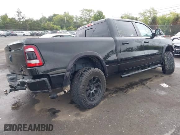 2021 Ram 1500 Big Horn with VIN 1C6SRFMT8MN533882, listed as a IAAI auction lot 43003790 with 25,711 mi miles and . Bid and sale history available at DreamBid. Image 4.