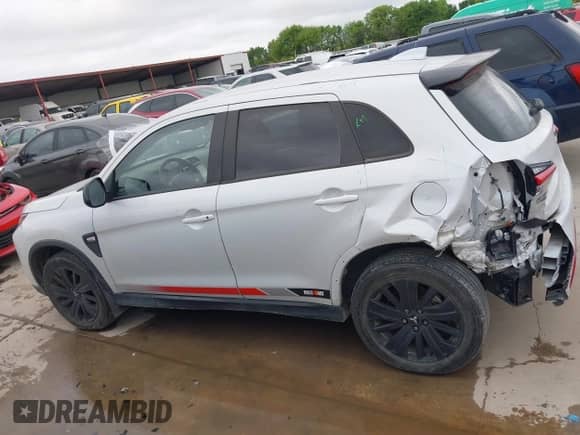 2023 Mitsubishi Outlander ES z VIN JA4ARUAU2PU007726, wystawiony jako IAAI lot #41899004 z przebiegiem 32 019 mil mil oraz . Historia ofert i sprzedaży dostępna na DreamBid. Obrazek 14.