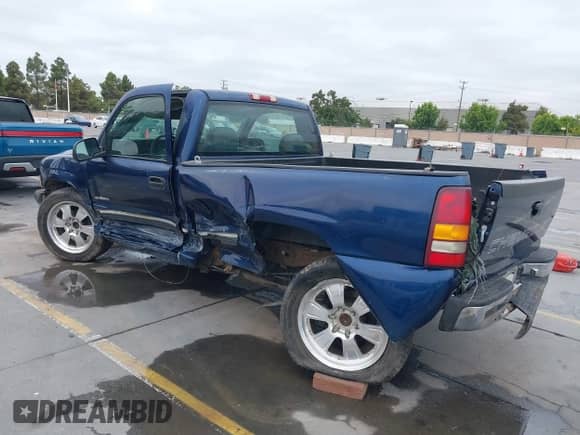 2000 Chevrolet Silverado 1500 LS with VIN 1GCEC14W3YZ104233, listed as a IAAI auction lot 42824914 with Not provided miles and . Bid and sale history available at DreamBid. Image 3.