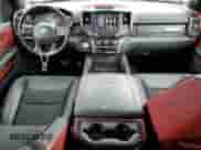 2019 Ram 1500 Rebel z VIN 1C6SRFET6KN796285, wystawiony jako Copart lot #60970545 z przebiegiem 63 425 mil mil oraz Szkoda całkowita • Salvage title. Historia ofert i sprzedaży dostępna na DreamBid. Obrazek 8.