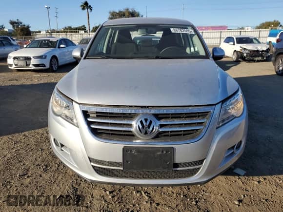 2011 Volkswagen Tiguan S с VIN WVGCV7AXXBW502013, выставлен на аукционе Copart как лот 88782505 с пробегом 45 091 миль миль и Списание • Salvage title. История ставок и продаж доступна на DreamBid. Изображение 5.