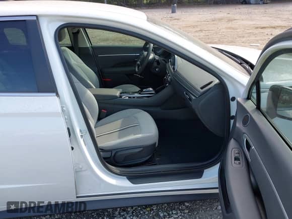 2022 Hyundai Sonata SE with VIN 5NPEG4JA9NH142650, listed as a IAAI auction lot 43237045 with 60,000 mi miles and . Bid and sale history available at DreamBid. Image 5.