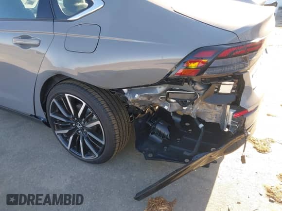 2025 Honda Accord Touring with VIN 1HGCY2F89SA056998, listed as a IAAI auction lot 43261797 with 882 mi miles and . Bid and sale history available at DreamBid. Image 6.