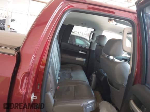 2008 Toyota Tundra Limited z VIN 5TFBV58168X053650, wystawiony jako IAAI lot #42515155 z przebiegiem 183 461 mil mil oraz . Historia ofert i sprzedaży dostępna na DreamBid. Obrazek 8.