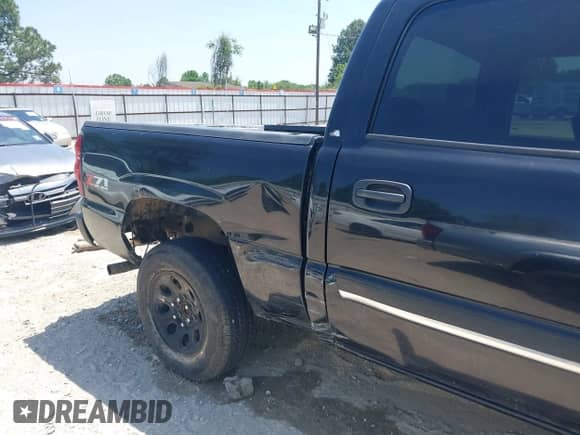 2005 Chevrolet Silverado 1500 LT with VIN 2GCEK13T551277184, listed as a IAAI auction lot 42028710 with Not provided miles and . Bid and sale history available at DreamBid. Image 6.