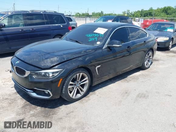 2019 BMW 4 Series 430i z VIN WBA4J1C51KBM13884, wystawiony jako IAAI lot #42243591 z przebiegiem 110 357 mil mil oraz . Historia ofert i sprzedaży dostępna na DreamBid. Obrazek 14.