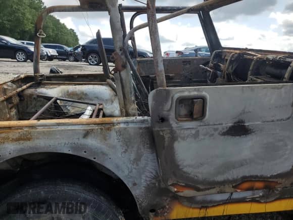 2000 Jeep Wrangler SE with VIN 1J4FA29P9YP787126, listed as a Copart auction lot 69889405 with Not provided miles and Non repairable. Bid and sale history available at DreamBid. Image 10.