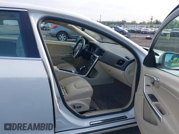 2014 Volvo S60 T5 с VIN YV1612FH2E2292076, выставлен на аукционе IAAI как лот 43317234 с пробегом 140 865 миль миль и . История ставок и продаж доступна на DreamBid. Изображение 5.