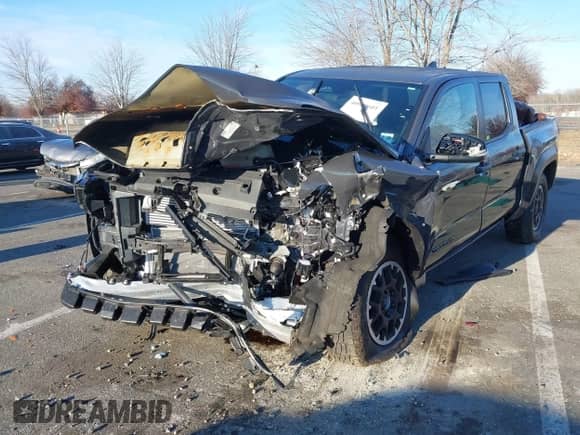 2024 Toyota Tacoma SR5 with VIN 3TMLB5JN3RM028853, listed as a IAAI auction lot 40990601 with 10,095 mi miles and . Bid and sale history available at DreamBid. Image 6.