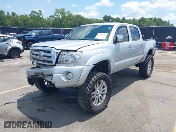 2010 Toyota Tacoma PreRunner z VIN 3TMJU4GN5AM093419, wystawiony jako IAAI lot #42882575 z przebiegiem 227 641 mil mil oraz . Historia ofert i sprzedaży dostępna na DreamBid. Obrazek 17.