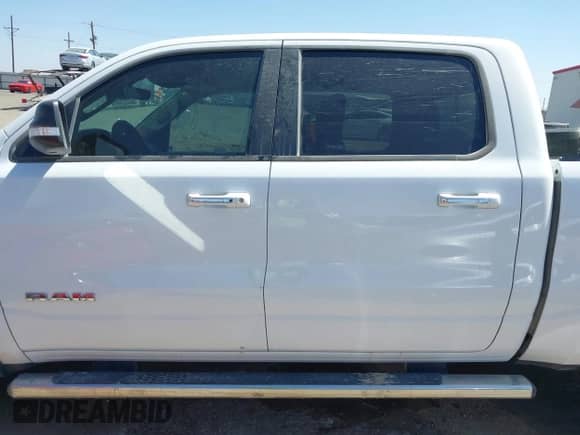 2020 Ram 1500 Big Horn z VIN 1C6RREFT7LN386295, wystawiony jako IAAI lot #41896231 z przebiegiem 90 444 mil mil oraz . Historia ofert i sprzedaży dostępna na DreamBid. Obrazek 14.