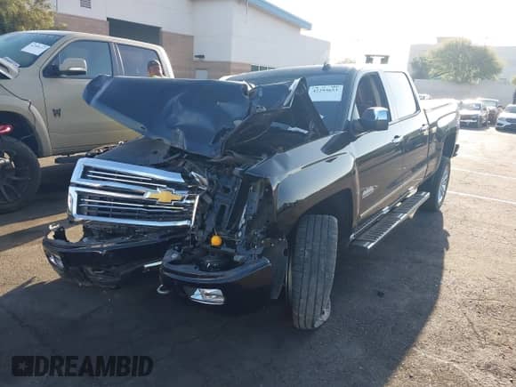 2014 Chevrolet Silverado 1500 High Country z VIN 3GCPCTEC2EG406164, wystawiony jako IAAI lot #42293653 z przebiegiem 44 351 mil mil oraz . Historia ofert i sprzedaży dostępna na DreamBid. Obrazek 2.