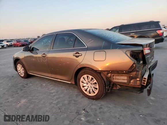 2014 Toyota Camry XLE z VIN 4T4BF1FK1ER378948, wystawiony jako Copart lot #85004115 z przebiegiem 151 585 mil mil oraz Szkoda całkowita • Salvage title. Historia ofert i sprzedaży dostępna na DreamBid. Obrazek 2.