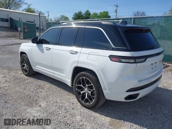 2022 Jeep Grand Cherokee Summit Reserve with VIN 1C4RJHET2N8517735, listed as a IAAI auction lot 41905931 with 18,430 mi miles and . Bid and sale history available at DreamBid. Image 3.