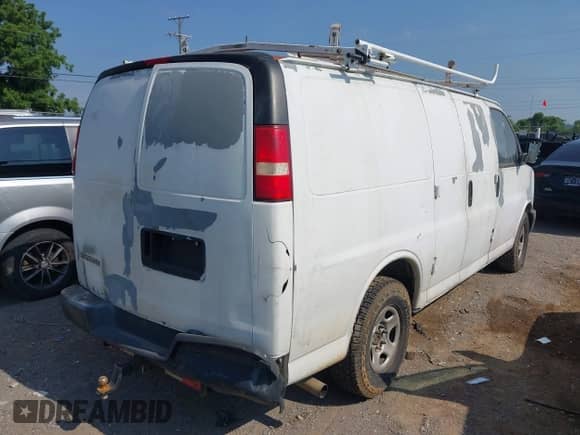 2007 Chevrolet Express Cargo z VIN 1GCFG15X971128422, wystawiony jako IAAI lot #42600669 z przebiegiem Nie podano mil oraz . Historia ofert i sprzedaży dostępna na DreamBid. Obrazek 4.