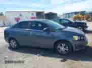 2012 Chevrolet Sonic LT с VIN 1G1JC5SHXC4223356, выставлен на аукционе IAAI как лот 42993786 с пробегом 104 412 миль миль и . История ставок и продаж доступна на DreamBid. Изображение 13.